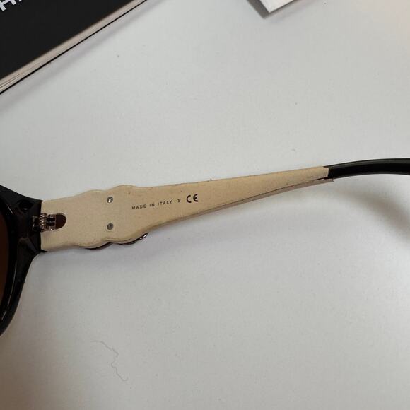 CHANEL 5455QA C501 S5 Sunglasses Cream Leather CC Interlocking Chain Black USED - Picture 10 of 12